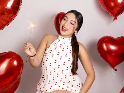 EmilyCollinss1のHBD 22 ❤️の 2枚の写真