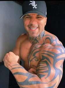 JoshRigby: Public ( 3 фото)