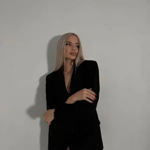 NakitaSavely Public Foto