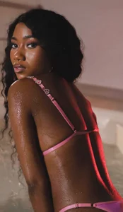 SavannahWildee kisses Pic 2