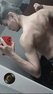 nicolatinboy After training টি ছবি