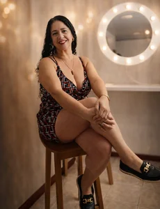 Adelesmithh Looks that Burn 🔥 Pic 3