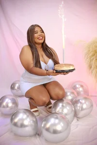 Happy birthday to me 🎈🎉 de Your_big_ebony_goddness  2 photos