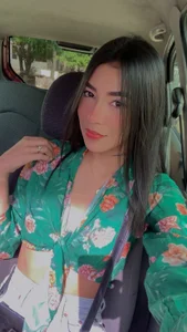 Sassy--Girl Flowers Pic