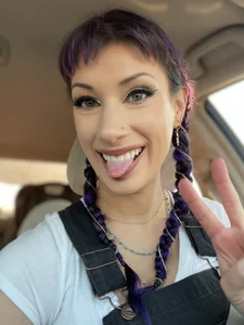 Queen-Ella Public Poză 6