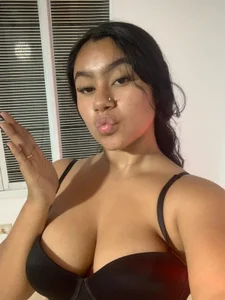 NoiraVale Hey you… I’m already live and glowing for you ✨ Come see what I’m wearing… or maybe help me take it Pic 4