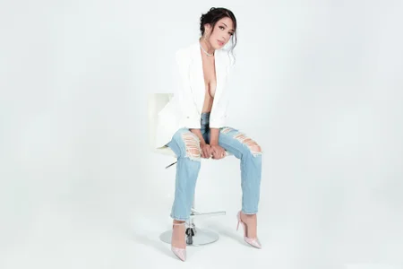 LilaWest sexy casual Pic 2