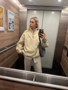 SourMidday Photo in the elevator Bilde 2