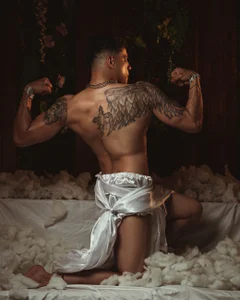 Dustin_Sonne For you who are in my profile🖤🤍 Pic 8