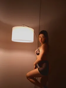 EveBensonX sensual in the shadows Pic 2