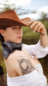 AbbySmiitth_ 🤠 Under the sun… and ready to get into mischief 🔥 Pic