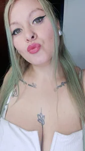 miley_jensen Devours my delicious body 👄 Foto 5