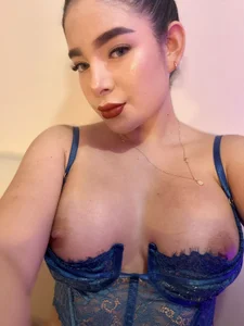 Amy_ruizz Sweet, submissive, and so provocative… will you make me yours today? 👅💙🍒🙈 Pic 7