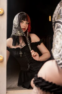 Zoe_Lynch_ Beautiful, dark and a little dangerous 🦇 Pic 3