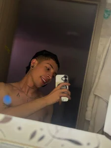 aron_velvetPublic Bild 2