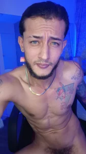 jonas_conor: Me hot love 😈🔥 ( 2 фото)