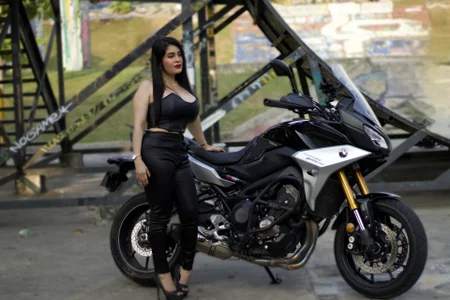 JuliaDawson_ I love motorbikes Pic 5