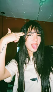 Hey, I'm back. od KatyValentLLC_  2 snímek