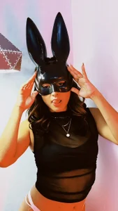 _Lucy_Grey_ Sexy rabbit Billede 2