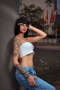 Venus_medussa Don’t confuse attitude with style — I own both 사진 2