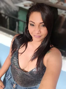 shara-24 Public Pic 6