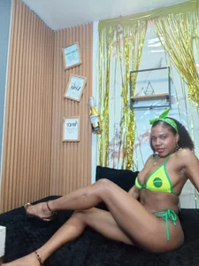 Sarahi_rose What if today you become my favorite temptation? 😈 Poză 3