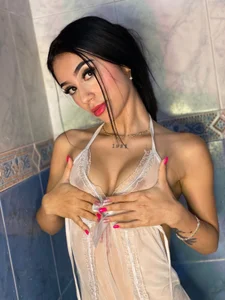 CristalCornner_ A HOT SHOWER WITH ME 🛀🏻🔥 Pic 3