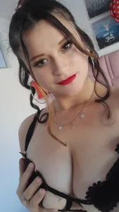 Lina_Castle feeling horny slika 4