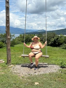 BBW_salome At rest in a beautiful dam in Colombia Immagine  7