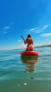 Kelly_Hardy I ride a SUP board Poză 2