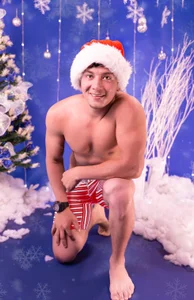 MagnusKnight_の🎅🔥 Naughty vibes only—come closer.の 2枚の写真