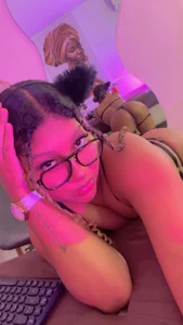 sabrina_lafaux_crのSENSUAL 🍑💋の 2枚の写真