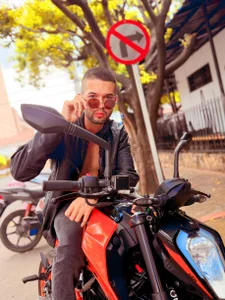 Ian_Valenti Public Hình 3