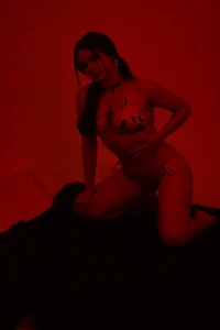Bunny_bloom_ “Sweet on the outside, tempting on the inside. 🤍🔥” Kuva 3