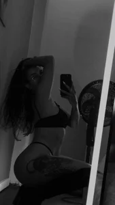 zoe_martins_ sexy black and white Pic 2