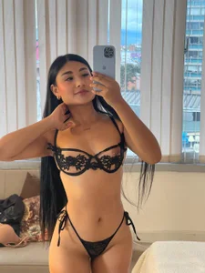 Megan_Lim brunette skin, passion flavor Foto