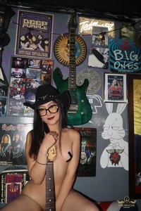 Sexy Photos In A Bar 🖤