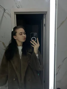 LiliBlandyの😋😋の 3枚の写真