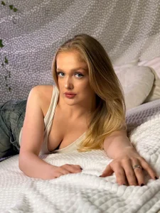 Slay_Blonde Public Pic 2