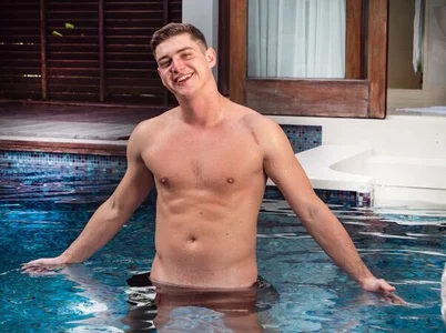 AndyFame POOL Poză 3