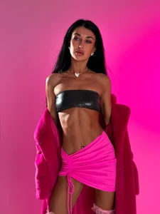 AriannaCruise I'm wonderful  3টি ছবি