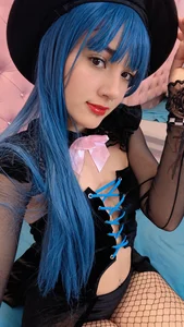 Clio_Fioreth 🔥 A little fantasy never hurt anyone. Foto