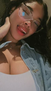 penelope_tay1 🤍🩶 Foto 3