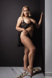 LuisaMendoza_ My curves are my magic Pic 3