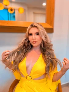 MissLinda Public Pic 3