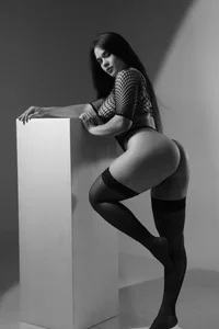 BellaLeclair More of me 🖤 Εικόνα 2