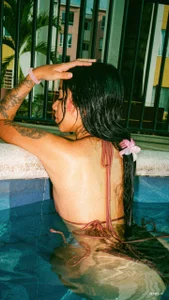 dahiiangomezz pool photos slika