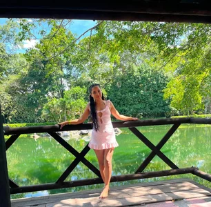 Emma_Thompssonn a very calm day in nature 🍁🍁🍁 Pic 4