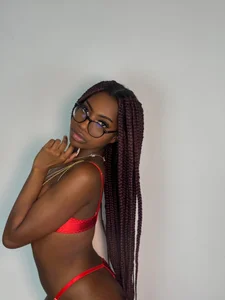 Raquel_jones Red and sensual chains💖⛓ Pic 2