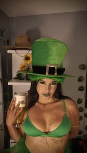 zoey-fox Saint Patrick’s day for you 😚💰🌈 Pic 2
